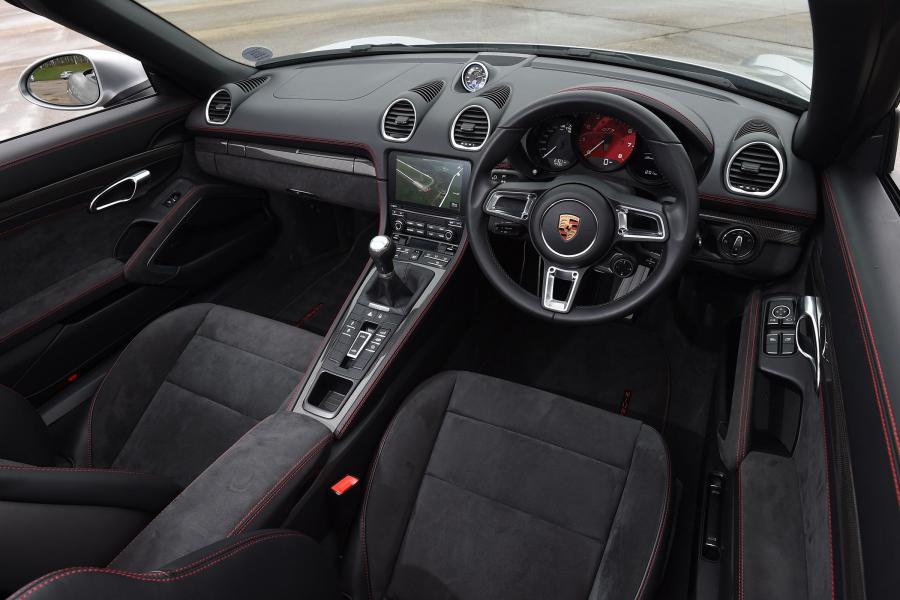 Торпедо Porsche 718 Boxster GTS (982) 2017 года  (UK) (фото 12 из 40)